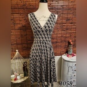 Chic Black and White Geometric Midi Dress